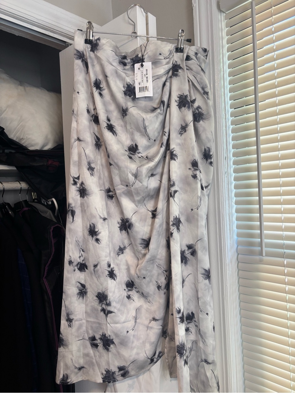 NWT Yakira Bella Midi Skirt Medium!